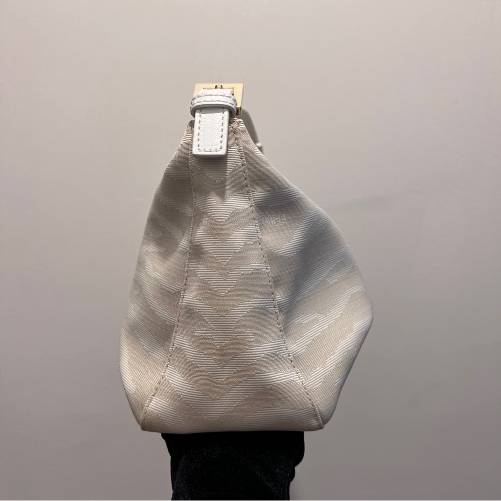 Authentic🤍Vintage FENDI hobo bag.White - Picture 5 of 11
